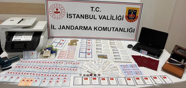 Evinde sahte evrak hazırlayan şahıs yakalandı
