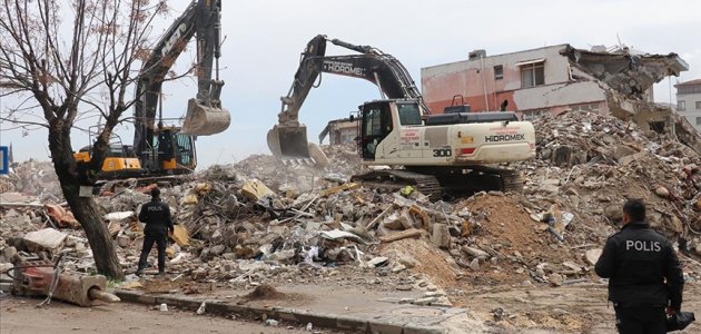 Hatay’da enkaz kaldırma çalışmaları devam ediyor