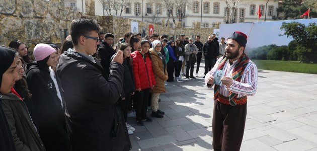  Bir destandır Çanakkale tiyatro gösterisine Konyalılardan büyük ilgi