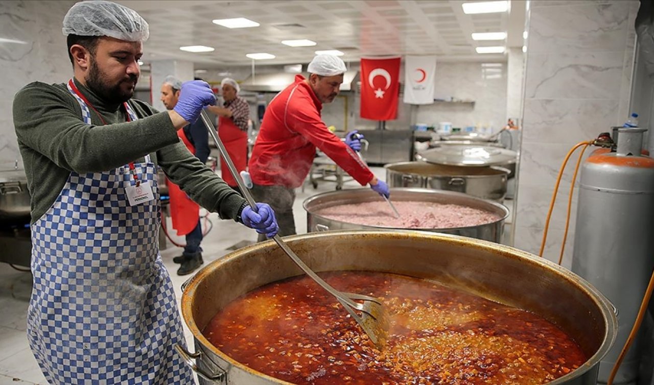 Türk Kızılay, depremin merkez üssü Pazarcık’ta 10 iftar çadırı kurdu