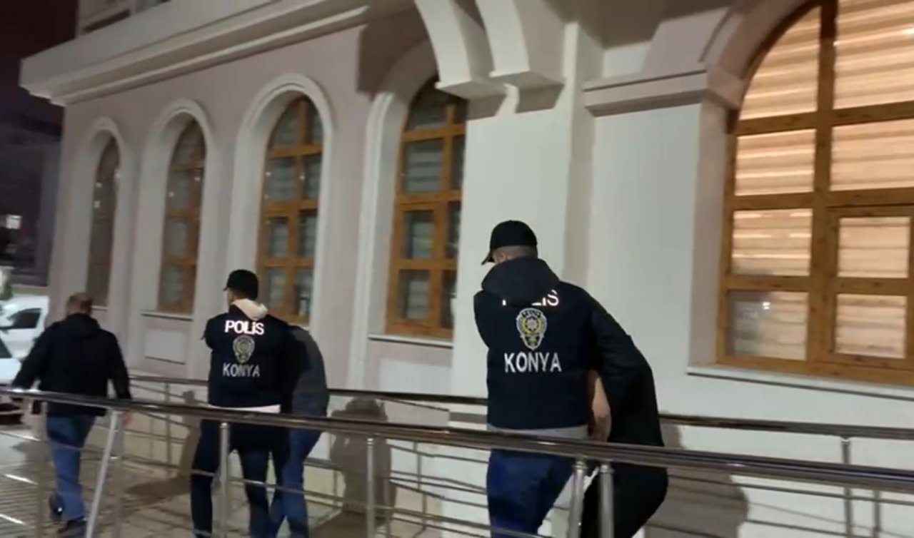 Konya’da oto fareleri polisten kaçamadı