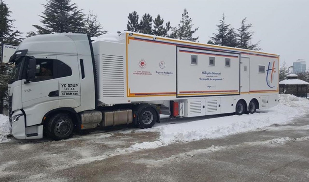 Deprem bölgelerinde tapu işlemleri mobil tırda yapılıyor