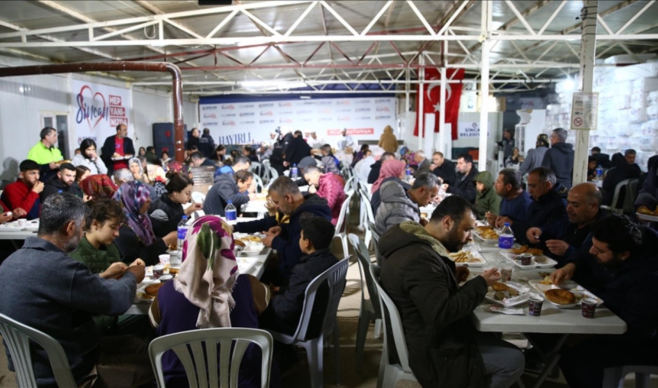 Deprem bölgesindeki 6 ilde ilk sahur yapıldı