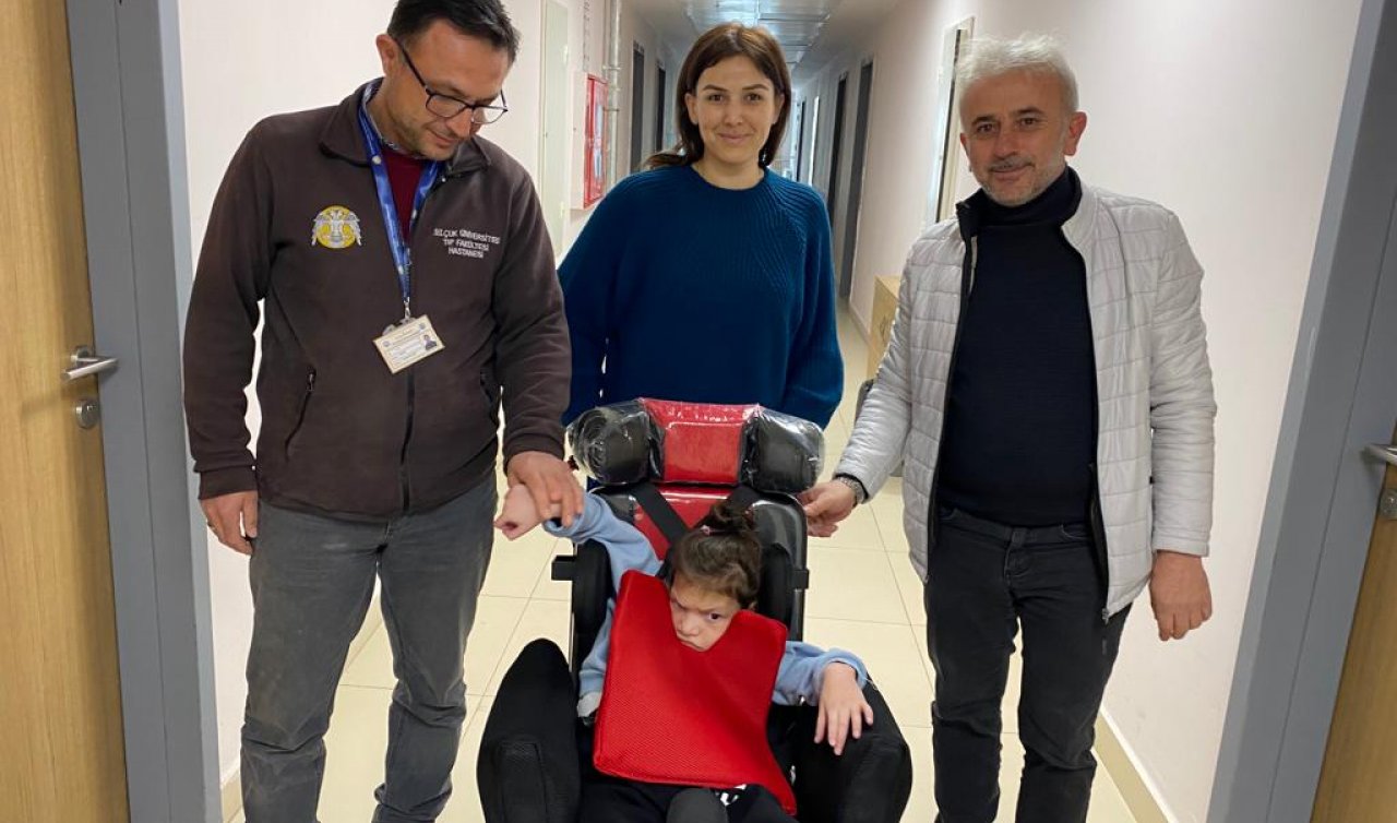 Konya’da sağlık çalışanlarından depremzede Elisa’ya tekerlekli sandalye