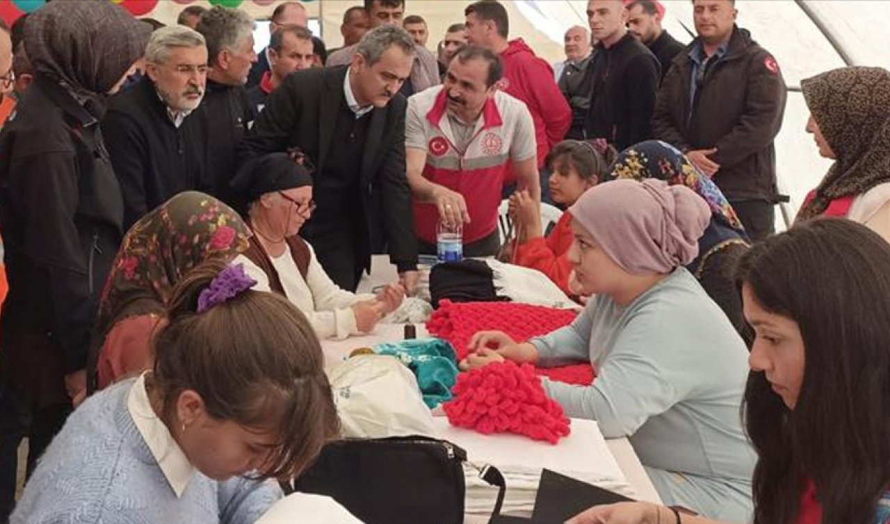 Deprem bölgesinde açılan halk eğitimi kurslarından 79 bin 162 kişi yararlandı