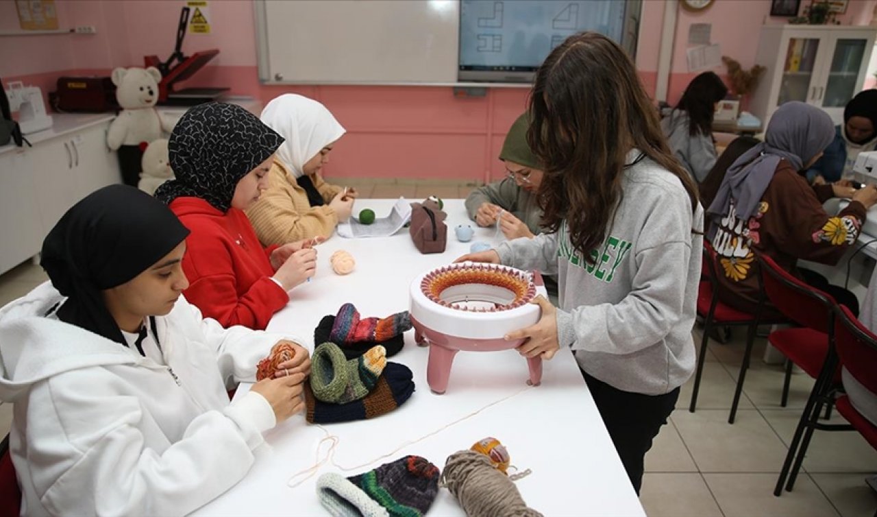 Meslek liseliler depremzede çocukların yüzünü güldürüyor 
