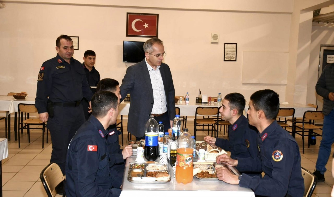 Kaymakam Pişkin askerlerle iftar yaptı
