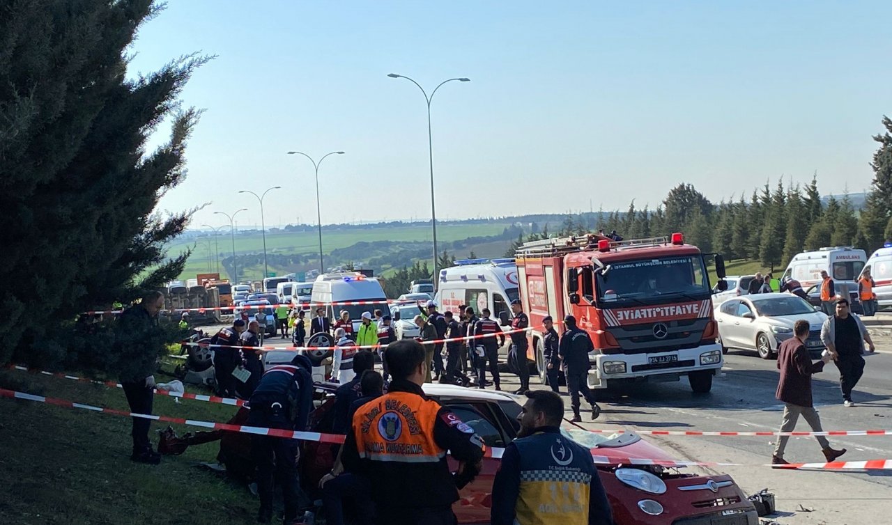Tem otoyolunda yaşanan feci kaza güvenlik kamerasında: 6 kişi öldü 3 kişi yaralandı