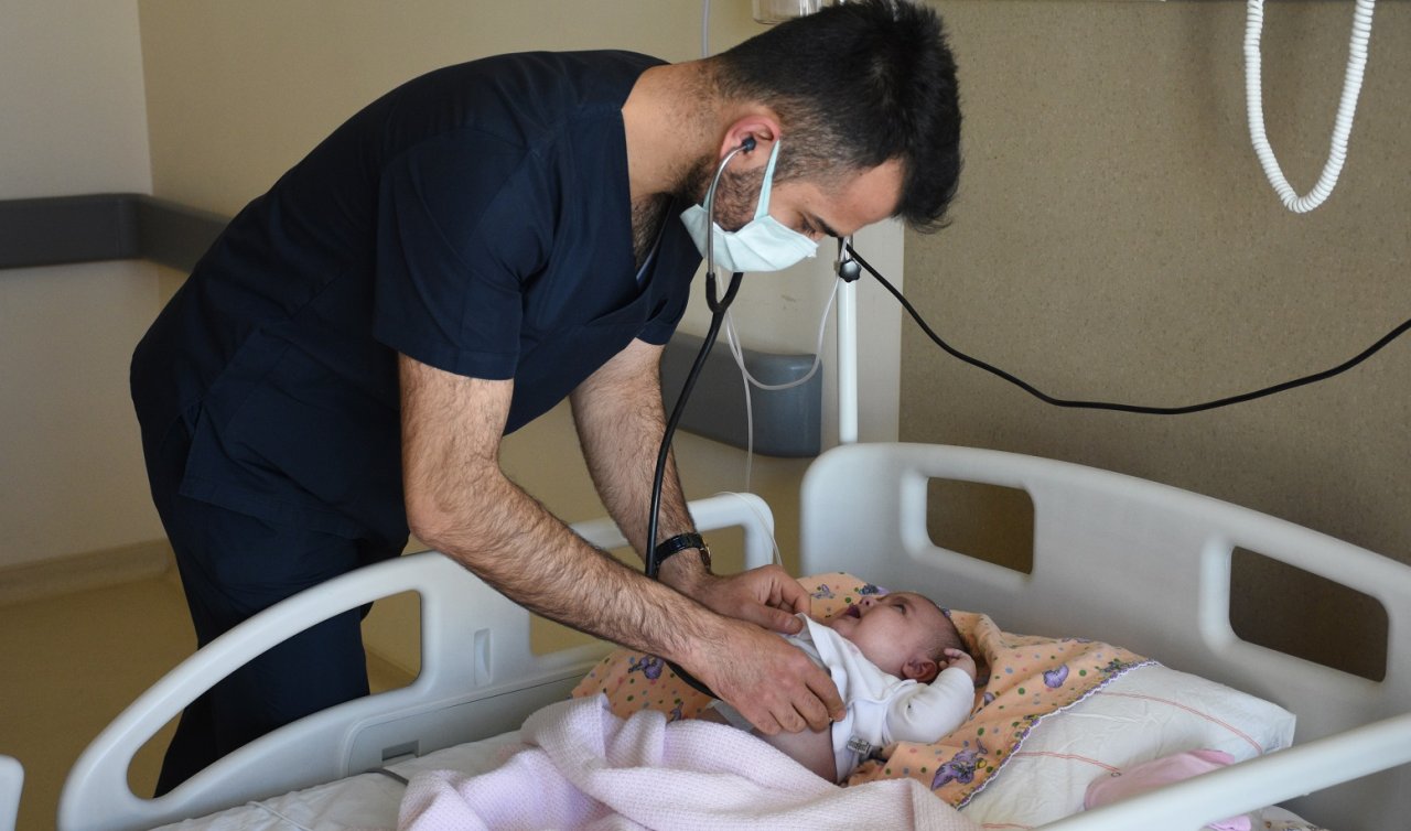  Konya’da İkra bebeğe aynı gün iki ameliyat yapıldı