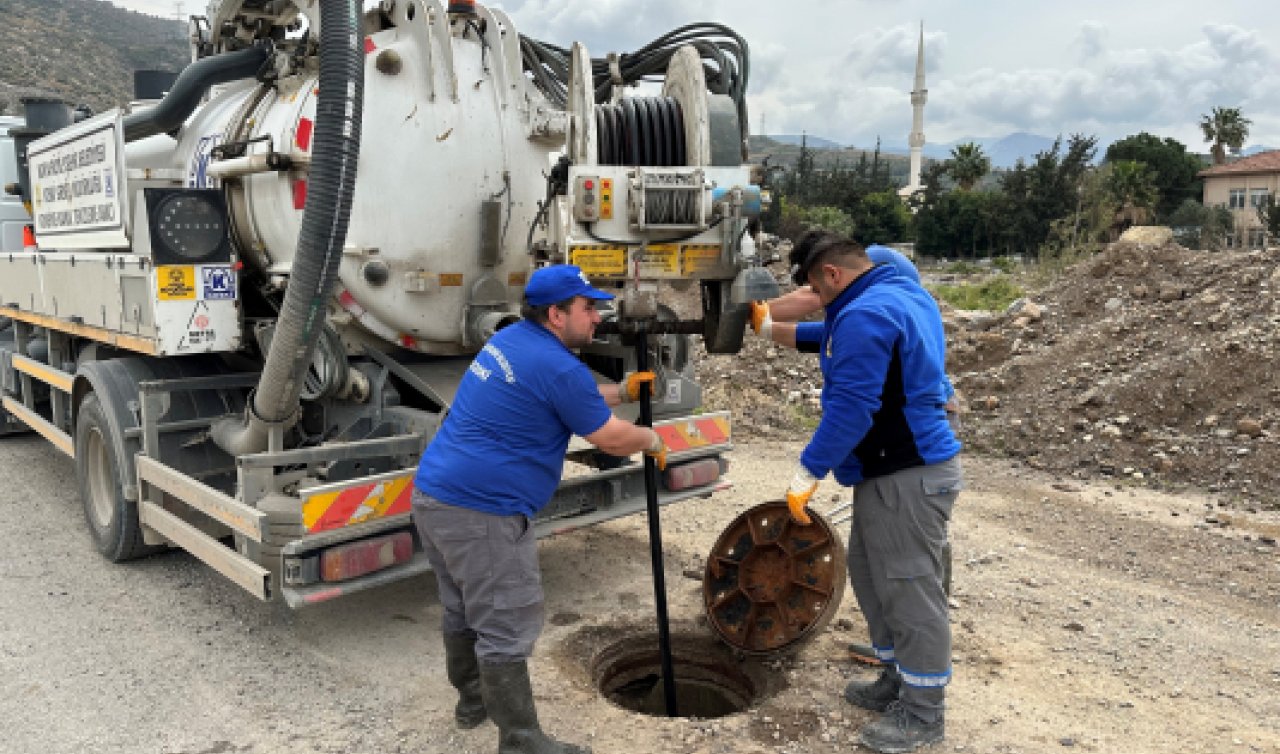 KOSKİ ekipleri Hatay’da kanal taşkınına müdahale etti 
