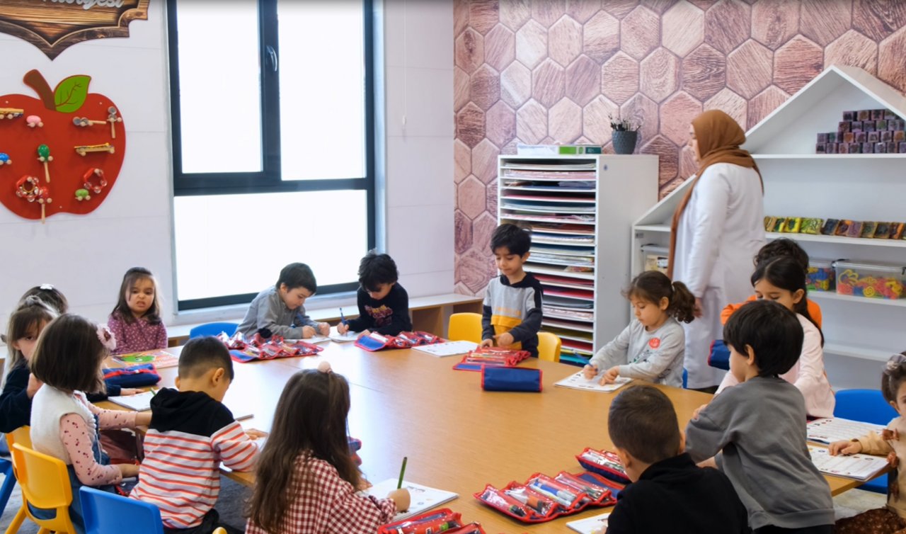 Hatice Hatun Külliyesi her yaştan mahalle sakinini ağırlamaya devam ediyor