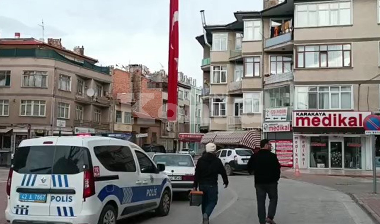 Konya polisinin bayrak hassasiyeti