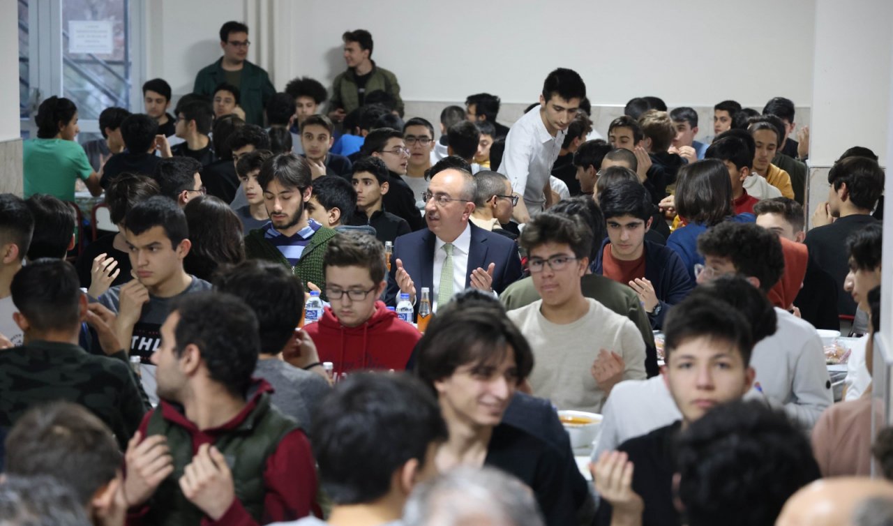 Başkan Kavuş iftar ve sahurda gençlerle buluştu