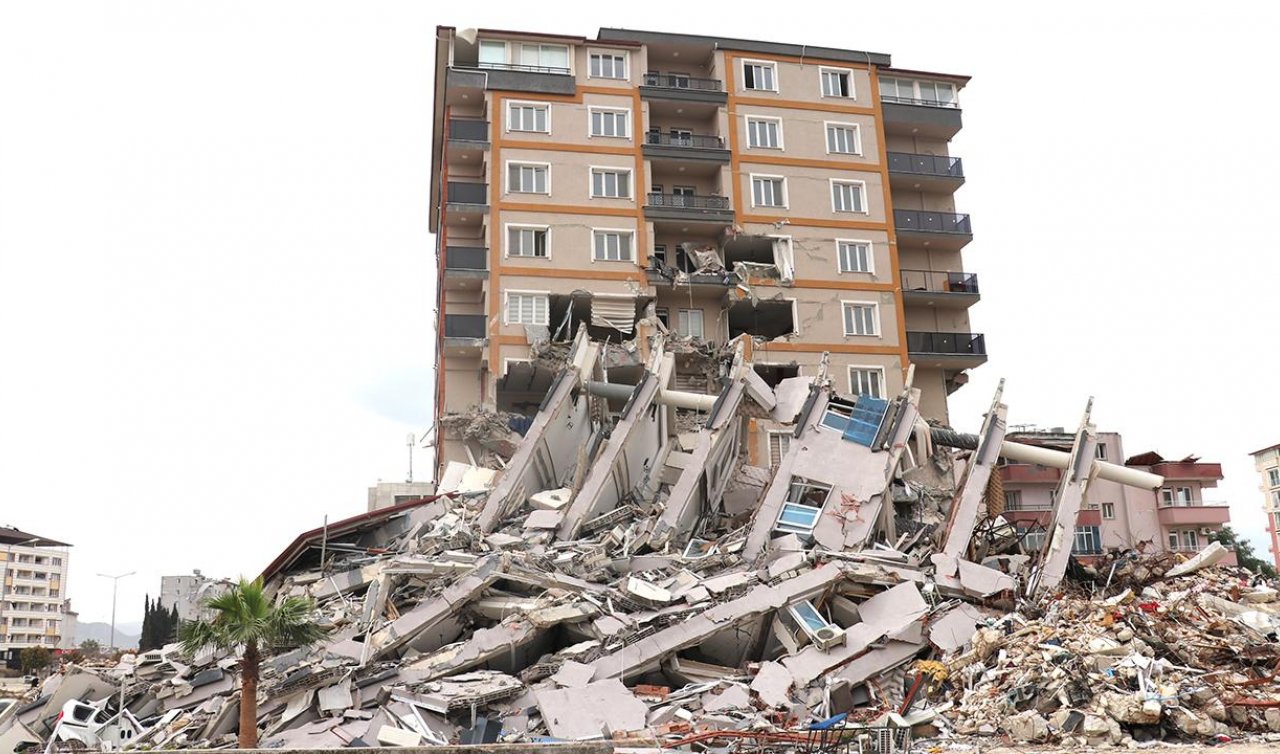 Enkaz altındakileri arayarak kandırmıştı! Cezası belli oldu
