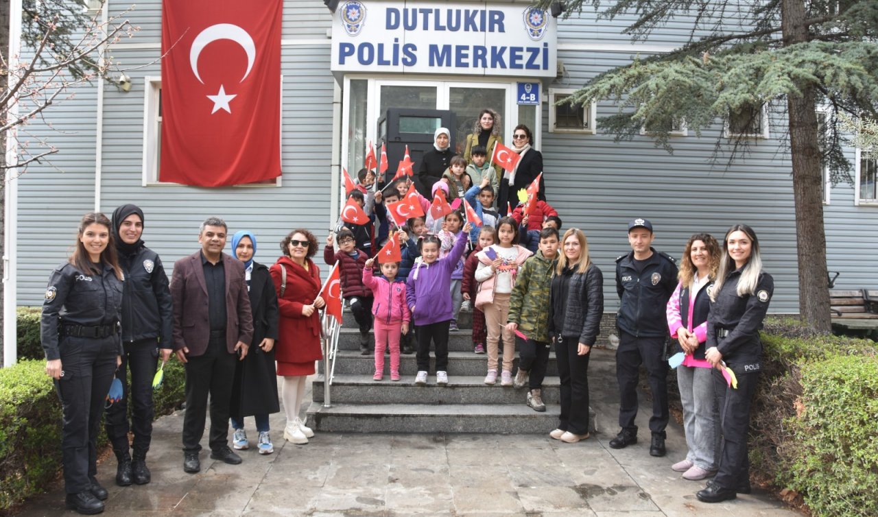 Minik öğrencilerden Polis Haftası ziyareti