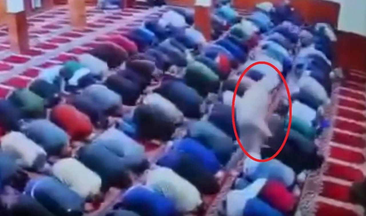 İmam namaz kıldırırken bıçaklandı