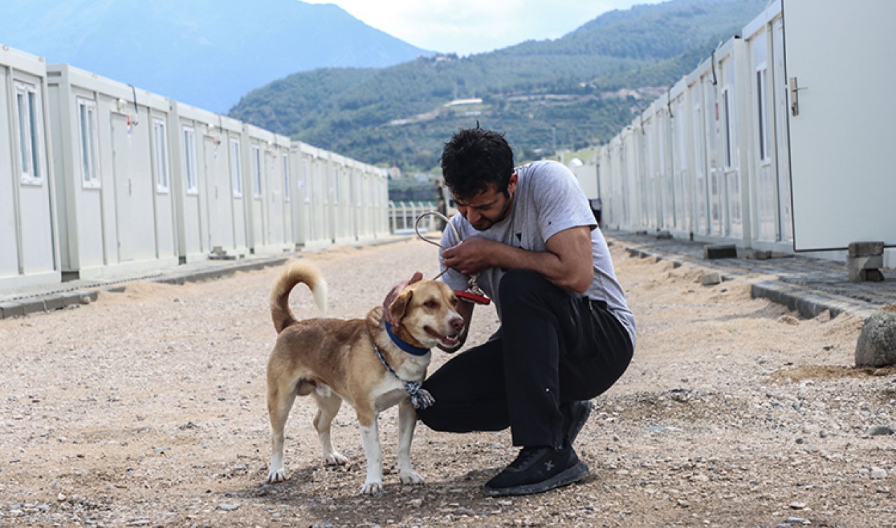 Depremden kurtardığı can dostunu yanından ayırmıyor
