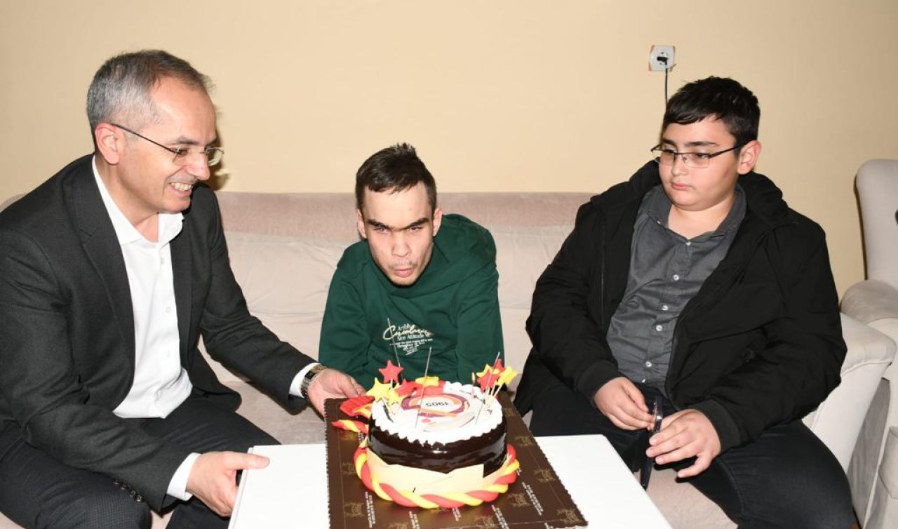 Konya’da görme engelli gence doğum günü sürprizi