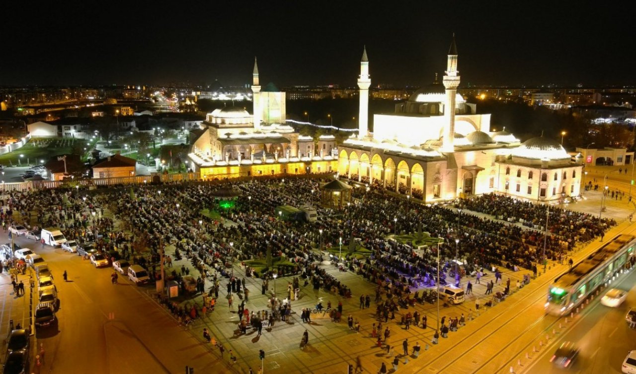 Konya’da Kadir Gecesi dualarla idrak edildi