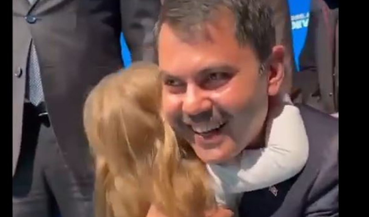 Bakan Kurum ve küçük kızın gülümseten diyaloğu