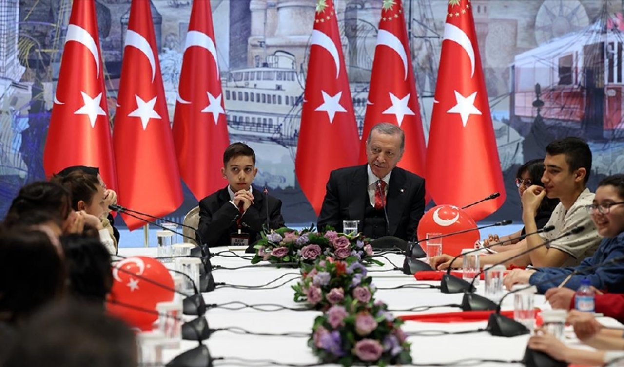 Cumhurbaşkanı Erdoğan depremzede çocukları kabul etti