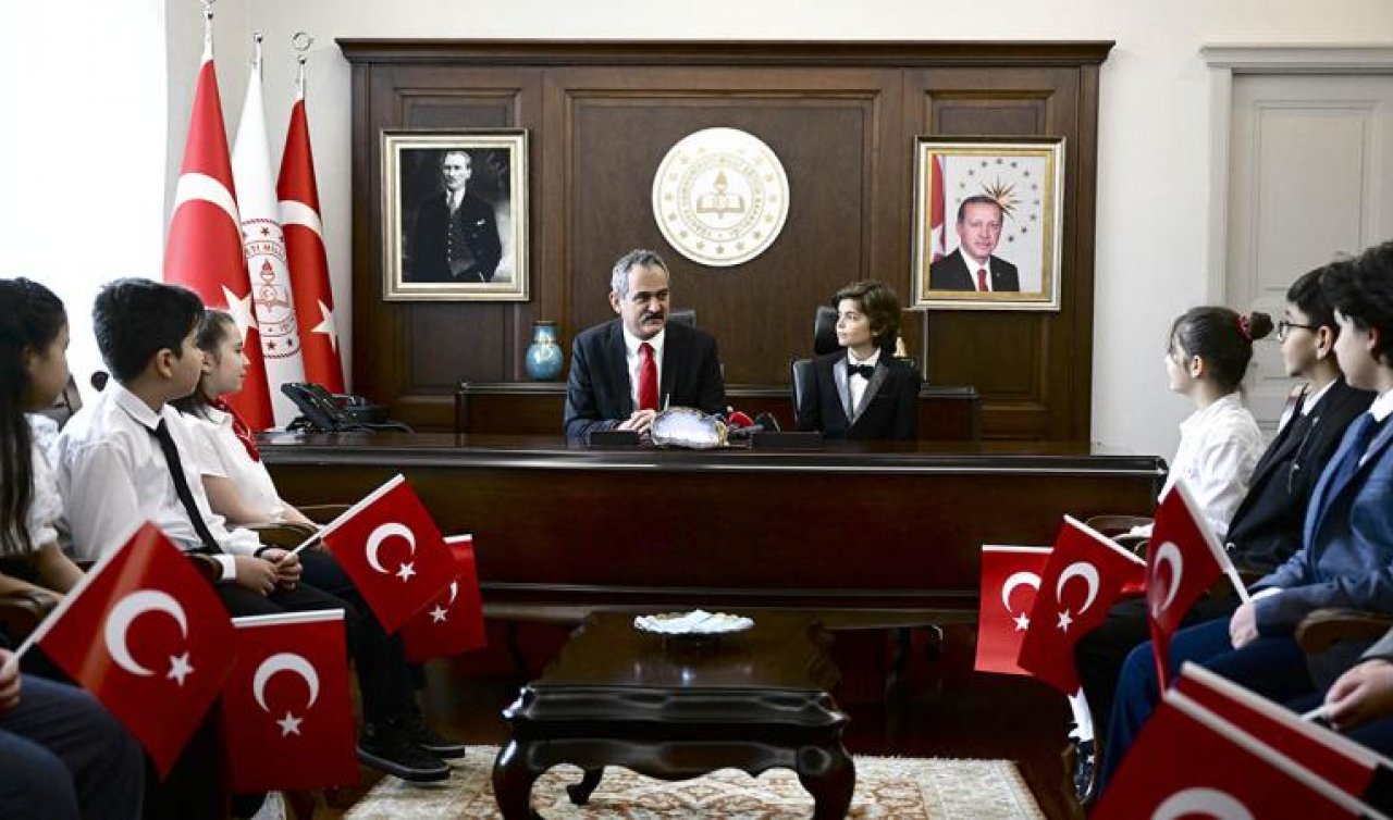 Bakan Özer: “Öğretmenler bu ülkenin en büyük kahramanları’’