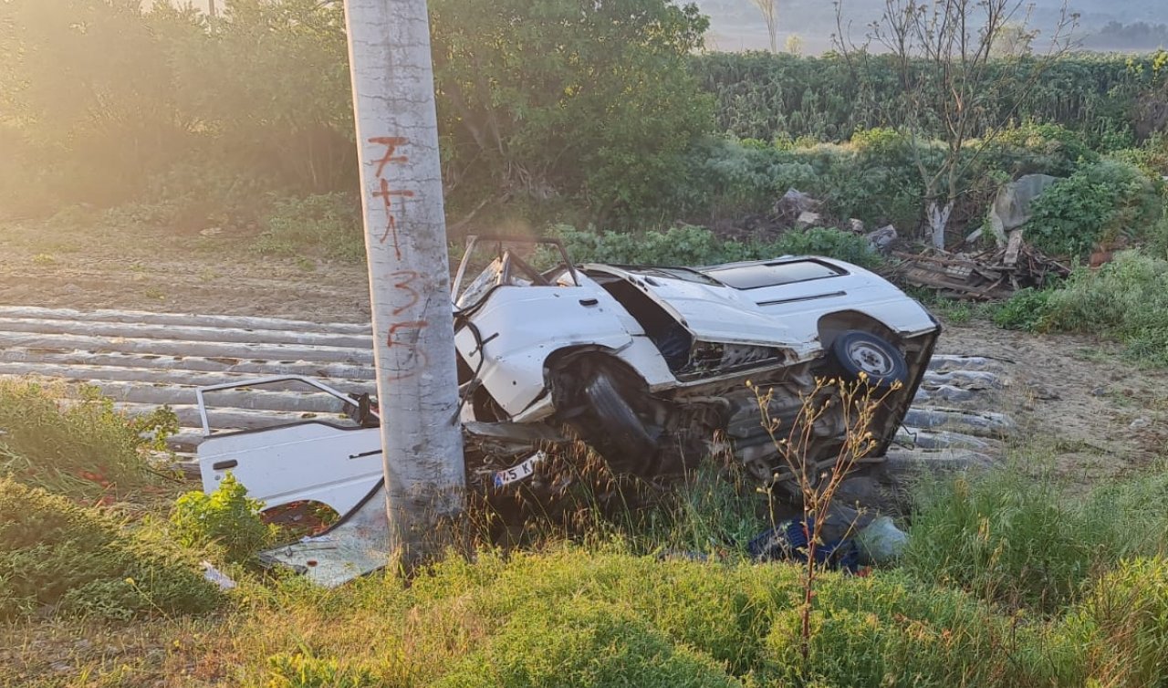 Minibüs direğe çarptı: Karı koca öldü