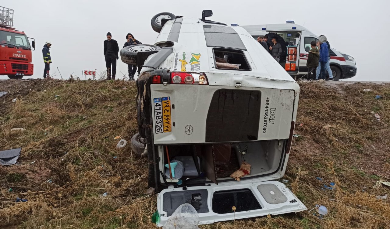 İran plakalı yolcu minibüsü devrildi: 12 yaralı