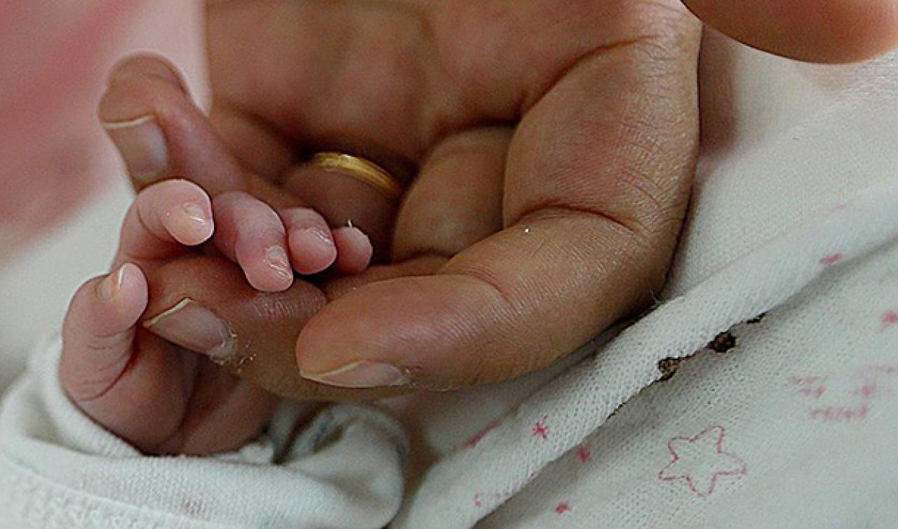 Depremzede 1808 çocuk ailelerine teslim edildi