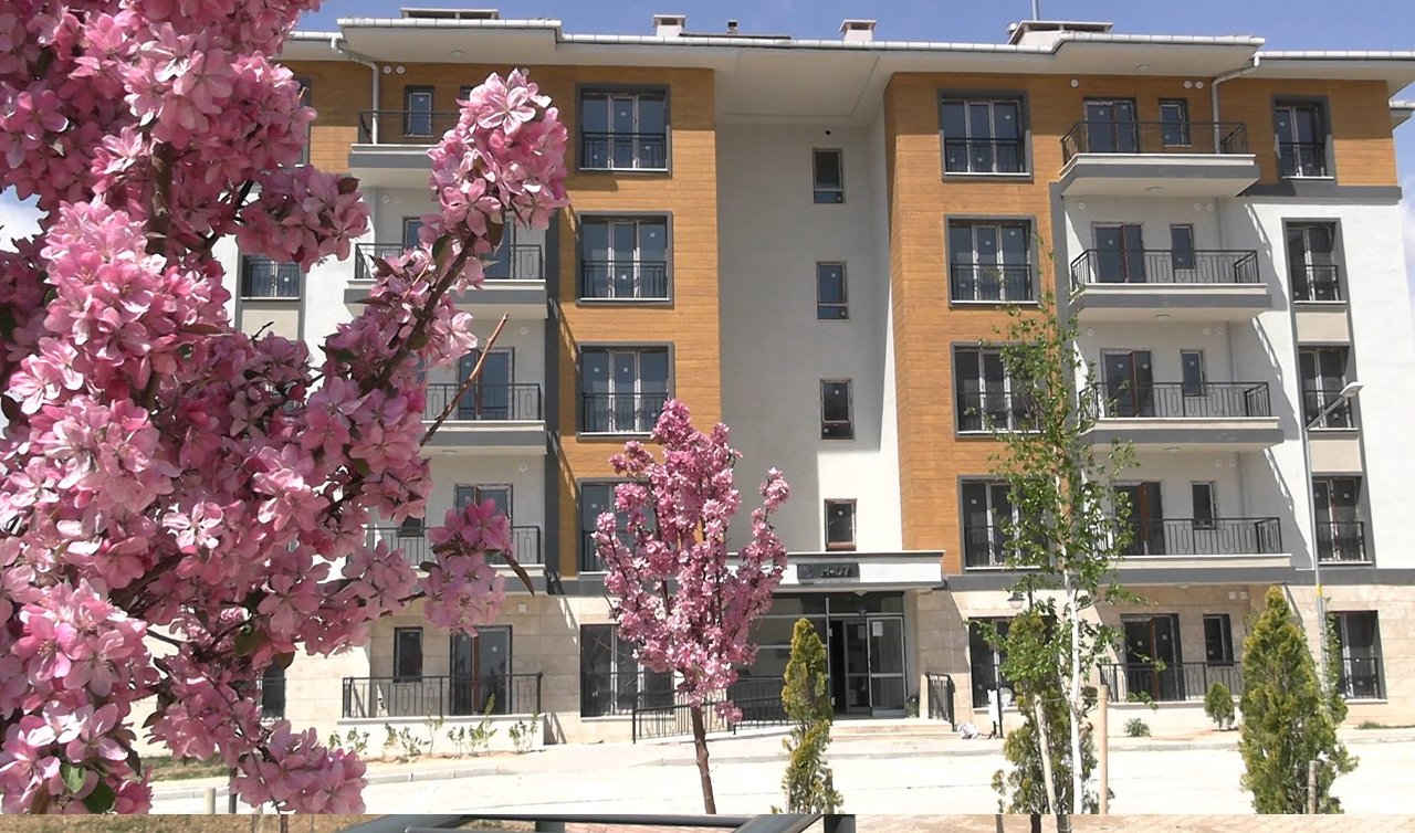 Konya’nın ev sorununu çözecek proje! Ardıçlı TOKİ’de anahtar teslimleri başladı