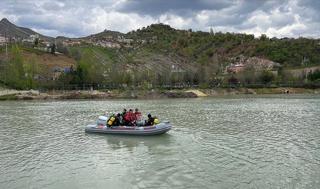 Munzur Çayı’nda kaybolan 3 kişiyi arama çalışmaları devam ediyor
