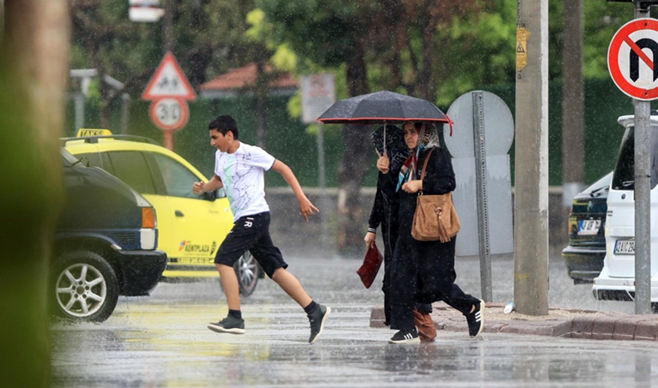 Meteoroloji uyardı! Cuma gününe dikkat! Kuvvetli yağış geliyor