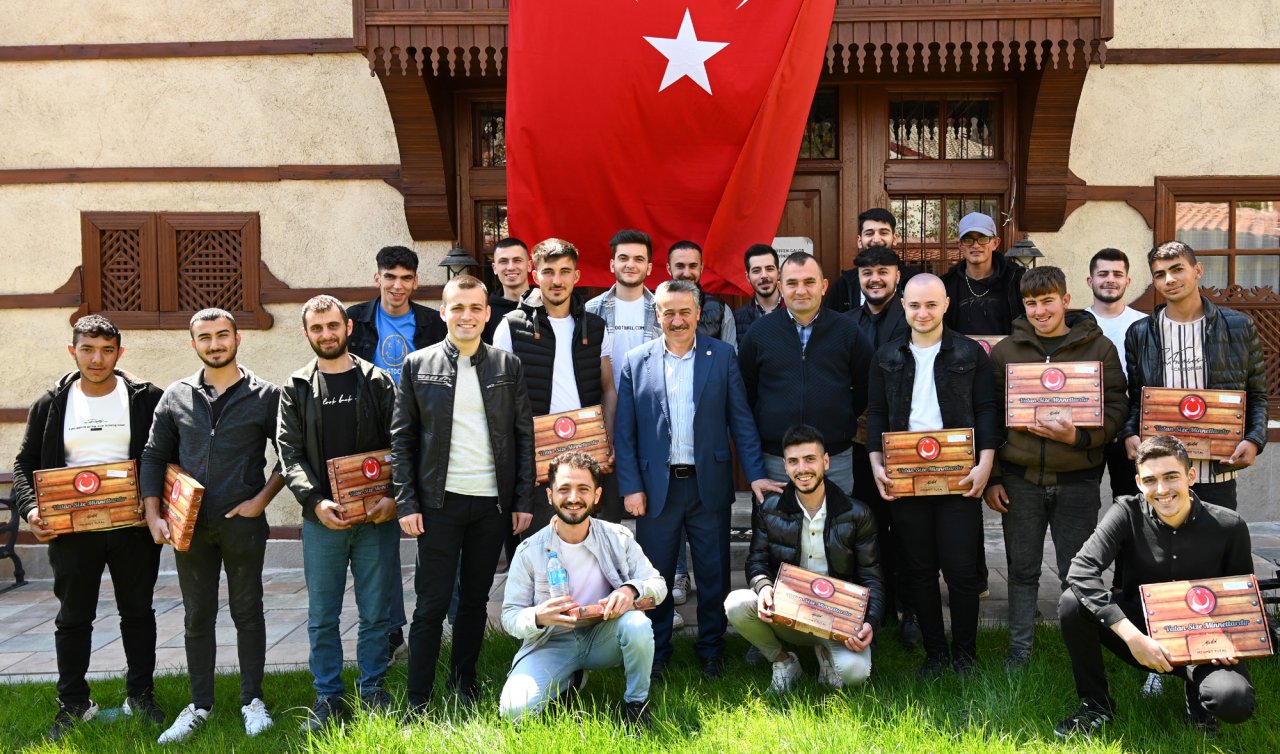 Konya’da askere gidecek gençlere yemek verildi  