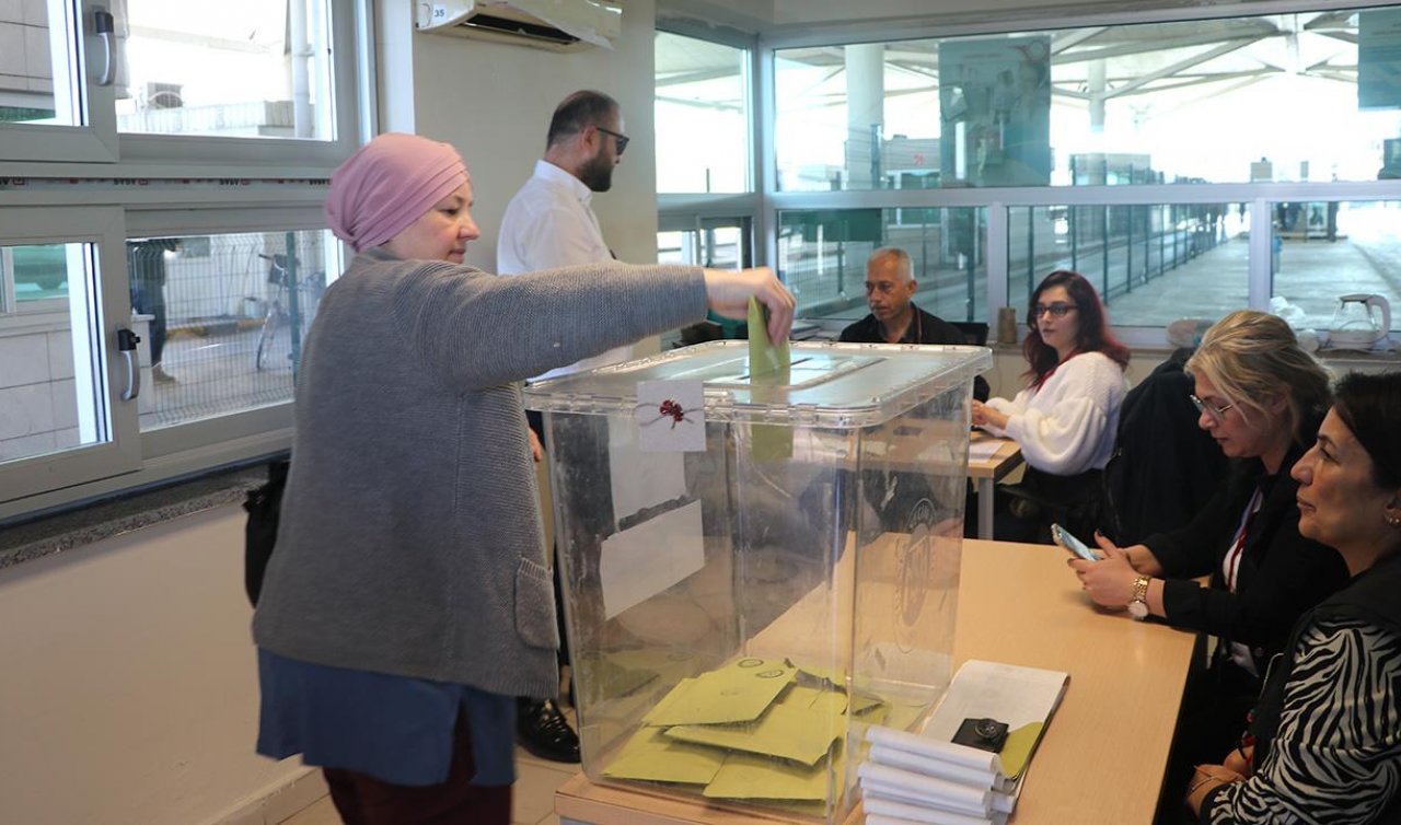 Sınır kapılarında oy verme işlemi sürüyor