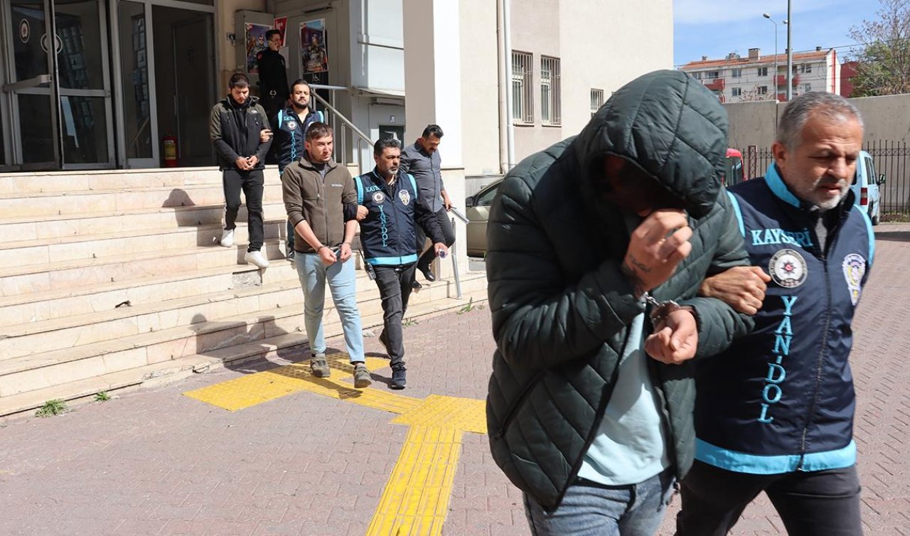 Oyun konsolu satma bahanesiyle binlerce lira dolandırdılar