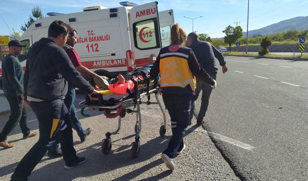 Otomobilin çarptığı köpek duraktaki yolcuyu yaraladı