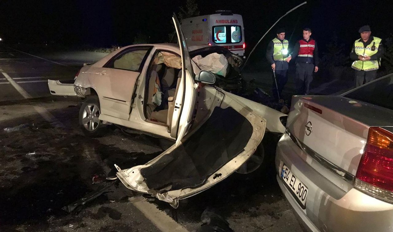 İki otomobil çarpıştı: 3 ölü