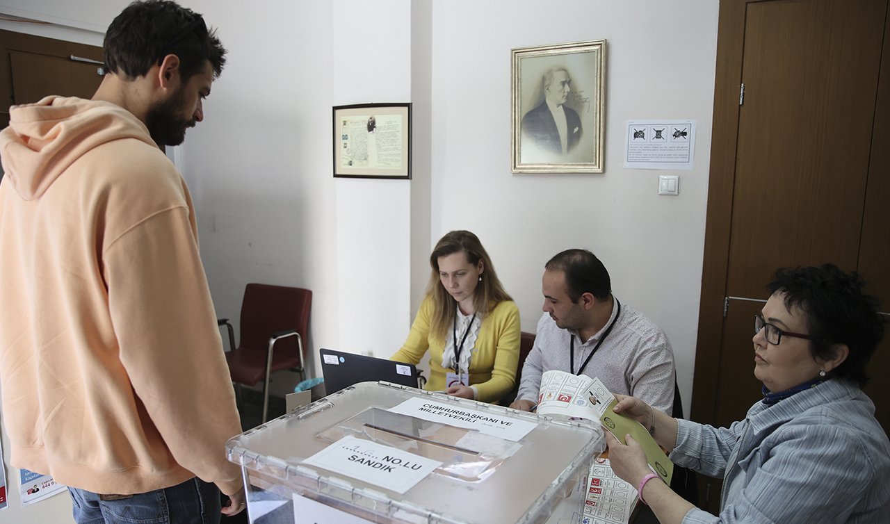 Türk seçmenler Yunanistan’da sandık başında