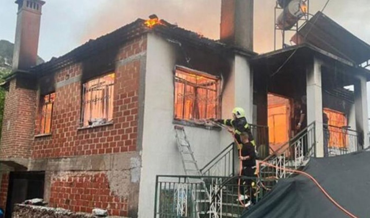 Anne ile oğlu evde çıkan yangında hayatını kaybetti