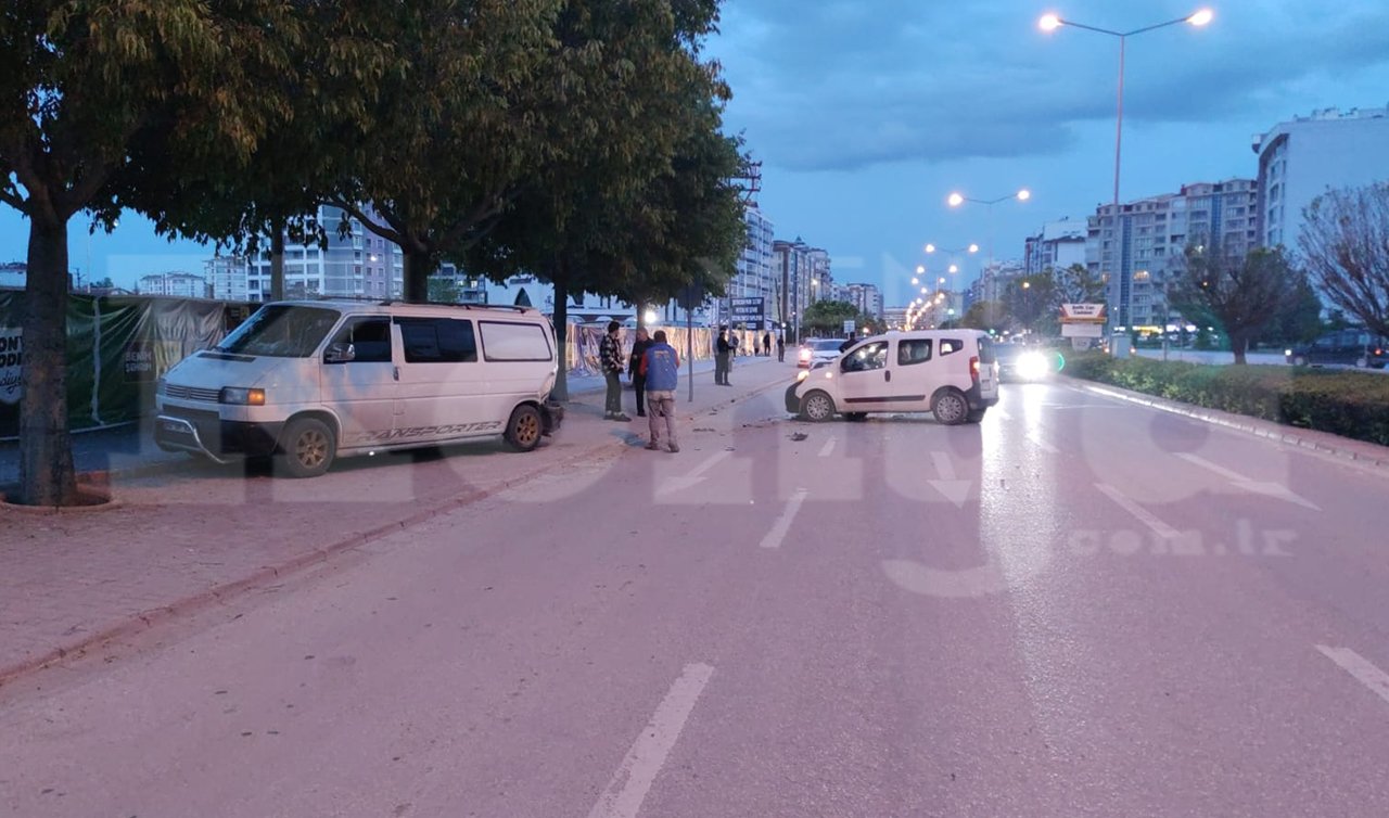 Konya’da hafif ticari araç minibüse arkadan çarptı! Kazada 2 kişi yaralandı