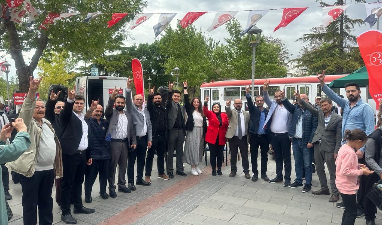 MHP Selçuklu ilçe teşkilatı Kültür Park’ta lokma dağıttı