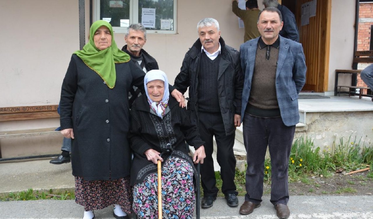 101 yaşındaki Fatma nine oy kullandı