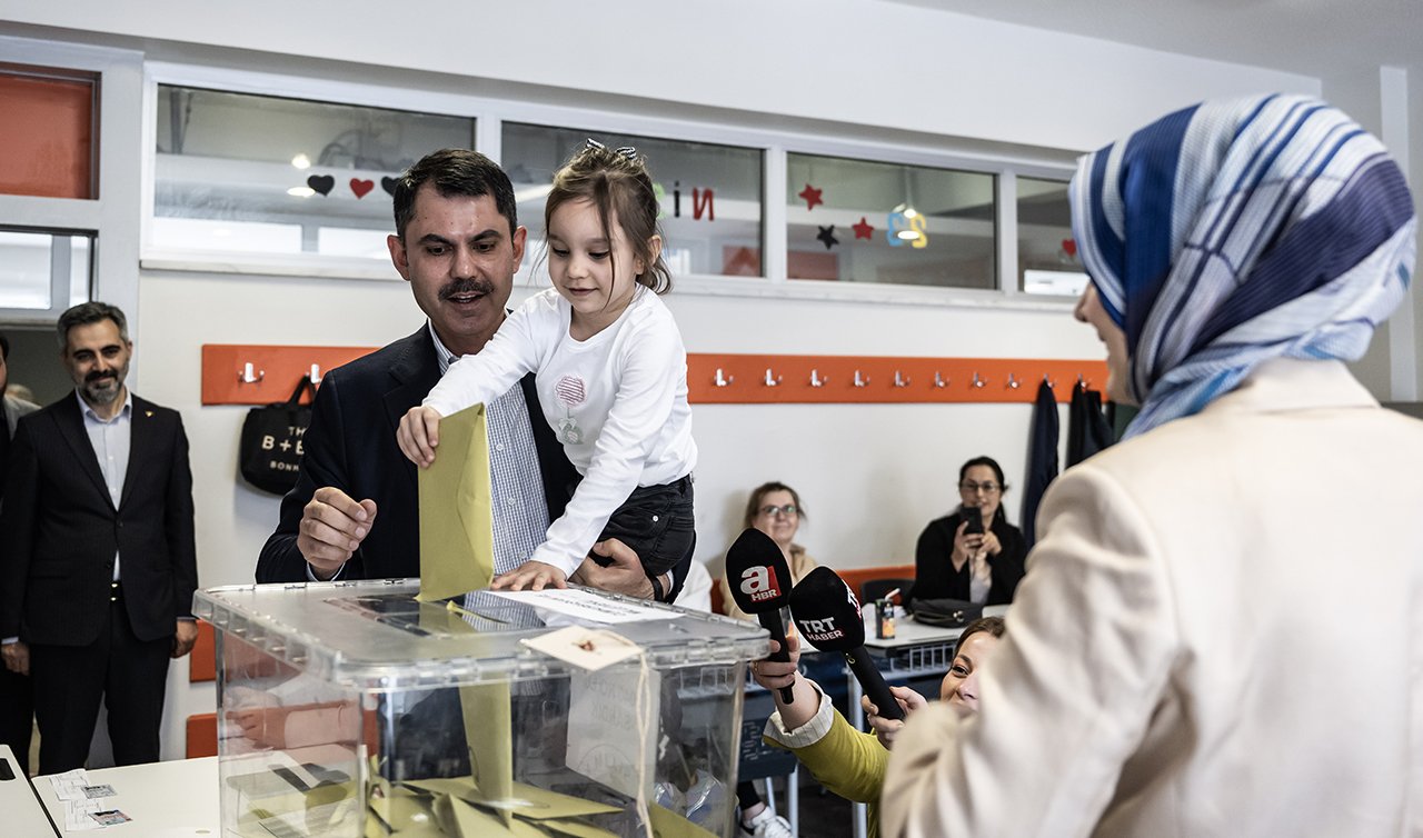 Bakan Murat Kurum İstanbul’da oy kullandı