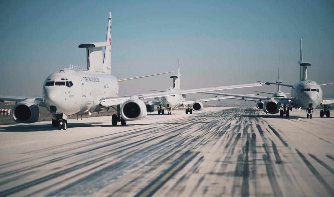 4 dev uçak peş peşe kalkış yaptı! Konya 3’üncü Ana Jet Üssünden nefes kesen görüntüler