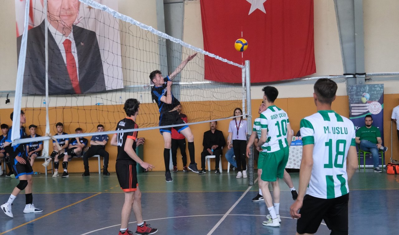 Karapınar’da liseler arası voleybol turnuvası final maçı oynandı