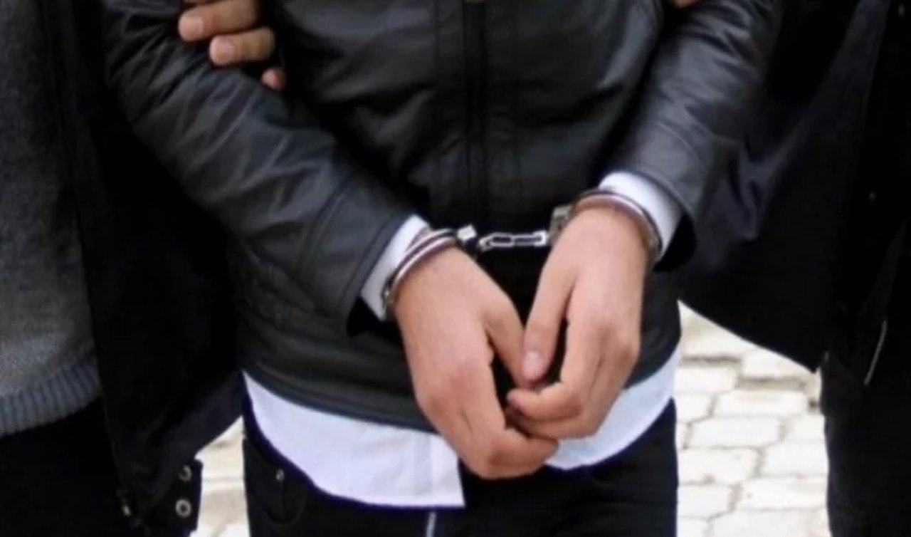 Kız kardeşini öldürüp, erkek kardeşini yaraladı