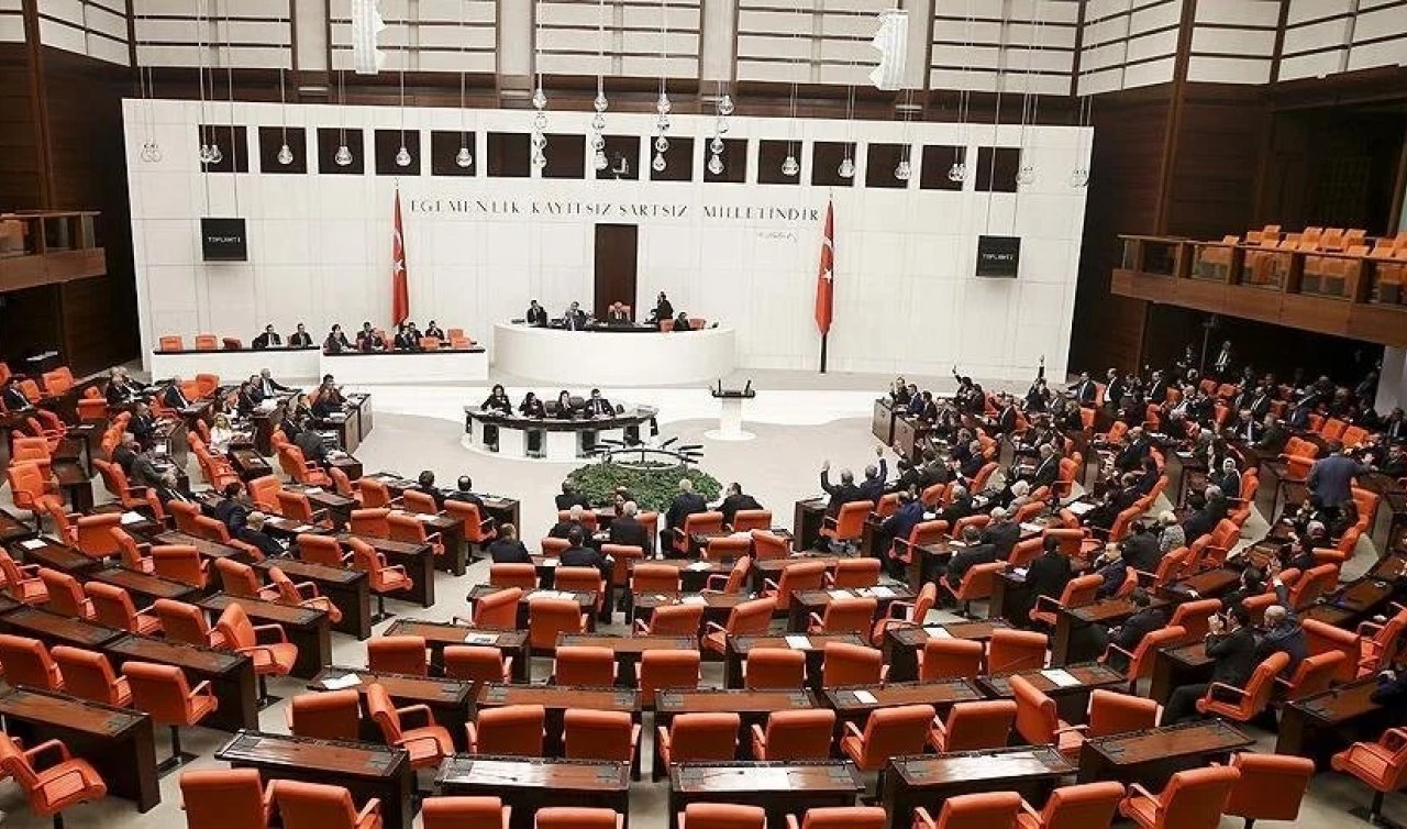 TBMM’nin ilk mesaisi yemin töreni
