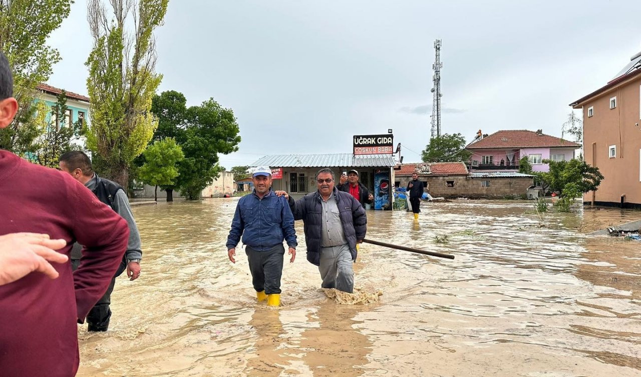 Konya’da sağanak su baskınlarına neden oldu