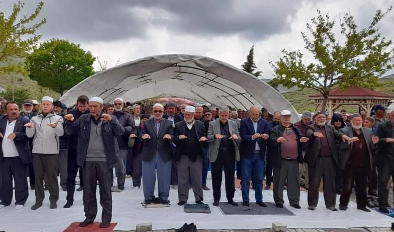 Konya’yı sel götürdü o ilçeye damla düşmedi! Duaya çıktılar