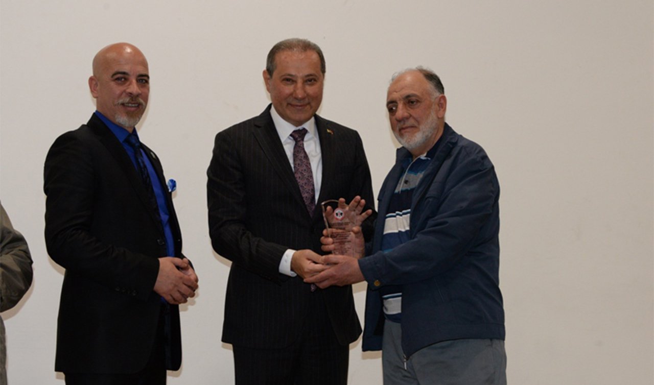 Meslekte 25 yılını dolduran berber ve kuaförlere plaket 